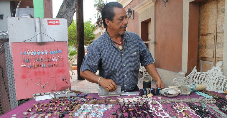 “La violencia no nos afectó, ya nos rebasó”; Artesanos reportan disminución del 80% en sus ventas por inseguridad  “La violencia no nos afectó, ya nos rebasó”; Artesanos reportan disminución del 80% en sus ventas por inseguridad