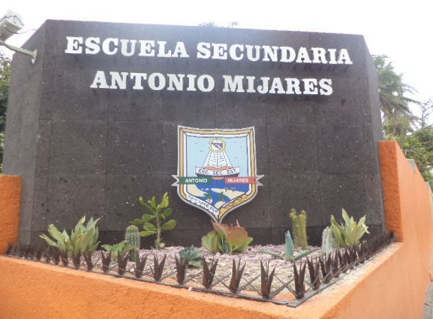 Las mejoras de la Secundaria Mijares se hicieron con recursos de los padres de familia