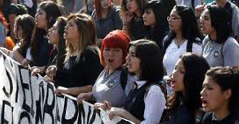 Incidentes en marcha estudiantil contra Bachelet