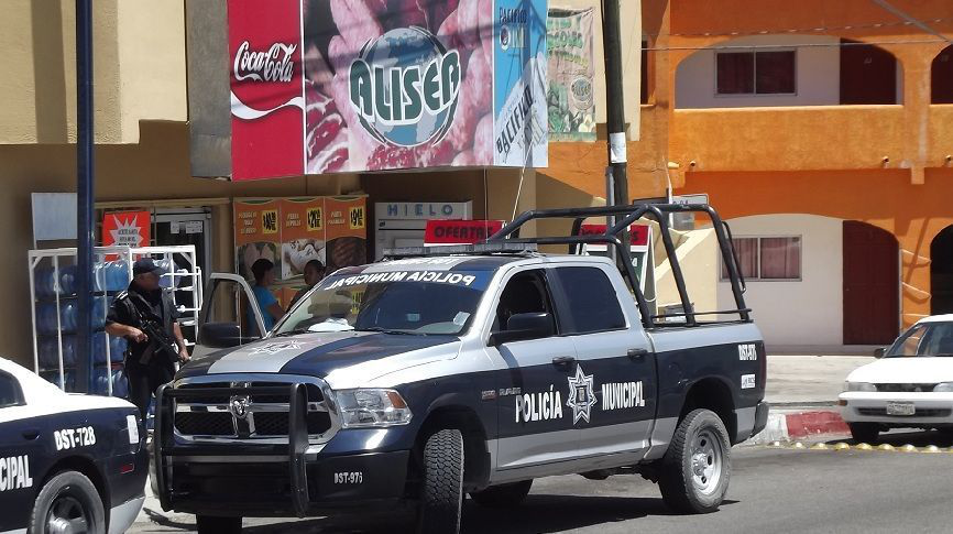 A plena luz del día asaltantes ‘‘visitan’’ tienda Aliser en SJC BCS