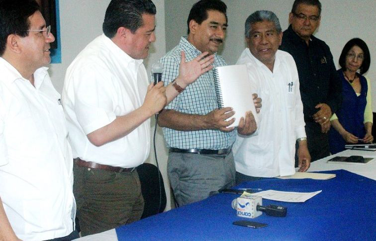 Cumplió el gobierno Estatal, pagó adeudo con el magisterio de BCS Cumplió el gobierno Estatal, pagó adeudo con el magisterio de BCS