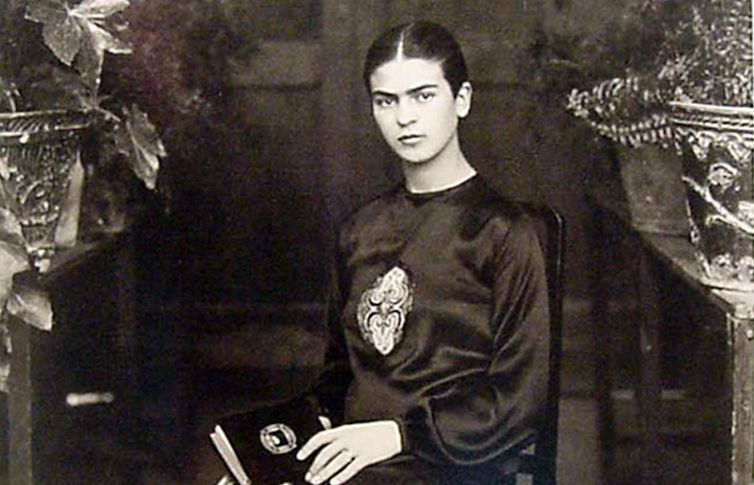 Exhiben fotografías poco comunes de Frida Kahlo Exhiben fotografías poco comunes de Frida Kahlo