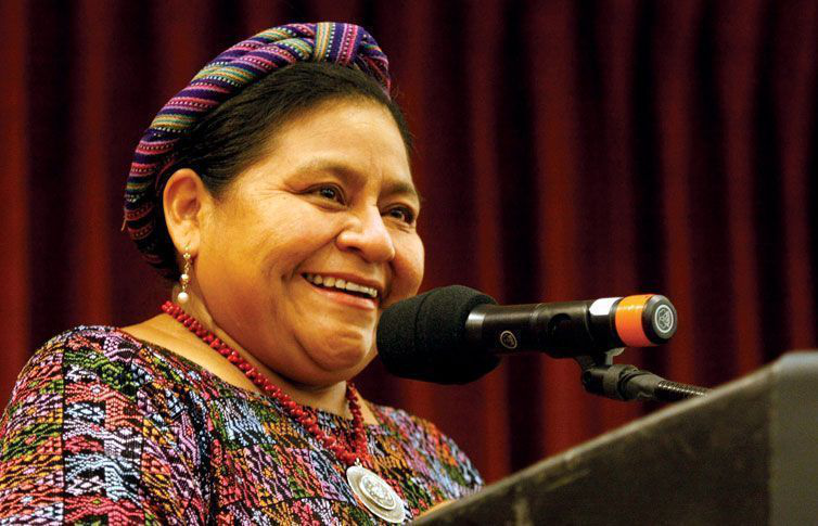 Menchú llama a padres de los 43 Menchú llama a padres de los 43