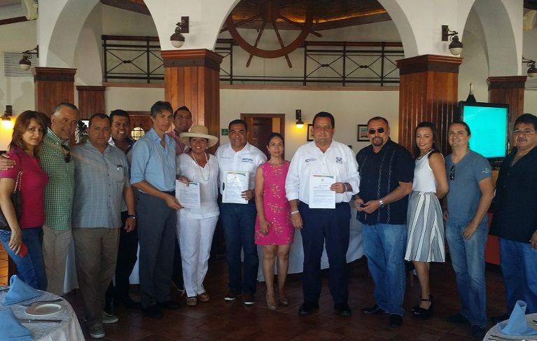 Candidatos del PAN firman carta compromiso con CANIRAC Los Cabos