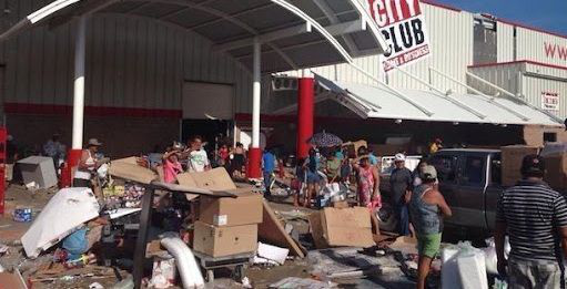 Pide ayuntamiento a empresarios a resguardar sus negocios ante la llegada de “Blanca”