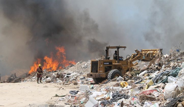 Fuego se sale de control y arrasa con basurero y pastizales en colonia El Zacatal Fuego se sale de control y arrasa con basurero y pastizales en colonia El Zacatal