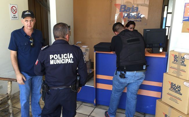 Continúan los robos en la empresa de envíos  “Baja Pack”; ahora robaron un micrófono