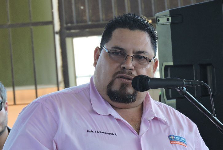 Director de primaria invita al gobernador a “jalar parejo”