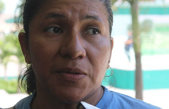 Padres desesperados demandan un espacio para alumnos que no aprobaron examen de admisión en educación media