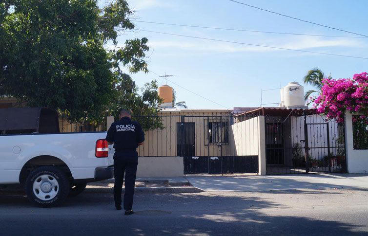 Rescatan a menor de edad que brincaba entre los techos de los vecinos de La Paz Rescatan a menor de edad que brincaba entre los techos de los vecinos de La Paz