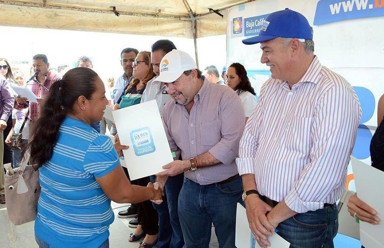 Junto con el Gobernador, JAAM pone en marcha obras de pavimentación en CSL