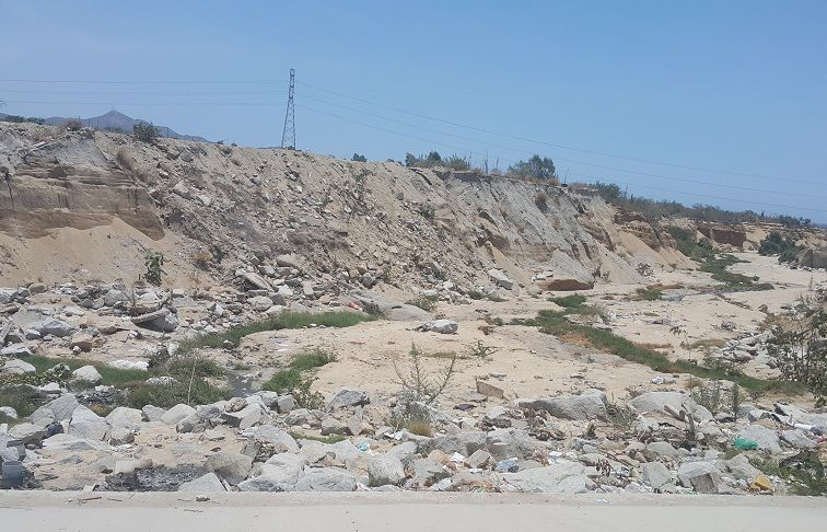 Responde OOMSAPAS a denuncia ciudadana por laguna de aguas negras en arroyo salto seco