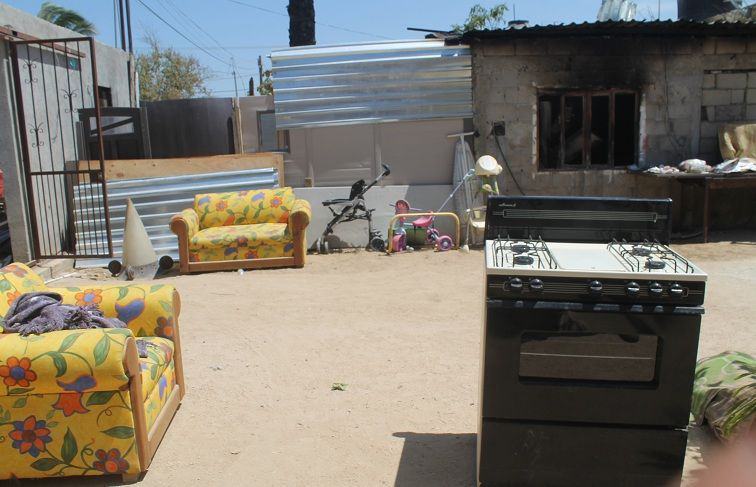 Ciudadanos cabeños se solidarizan con familia que perdió su casa debido a un incendio Ciudadanos cabeños se solidarizan con familia que perdió su casa debido a un incendio
