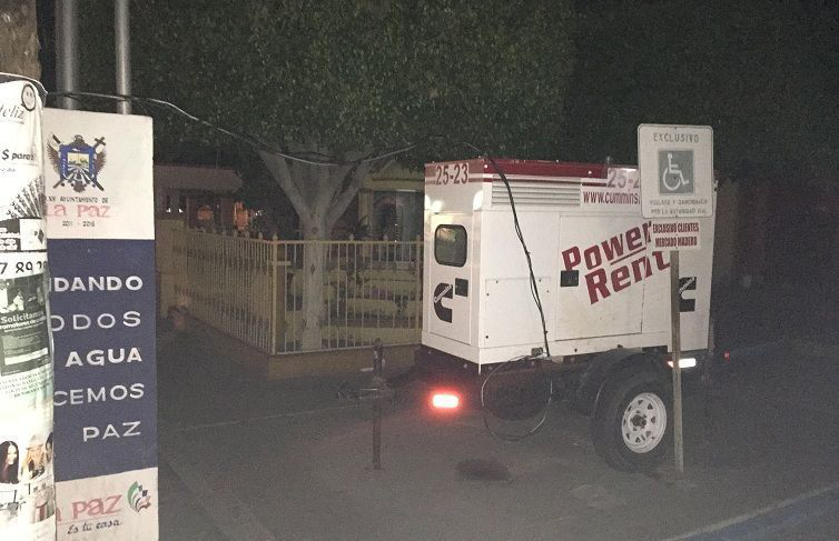 Continúan cortes de energía eléctrica en áreas públicas de La Paz