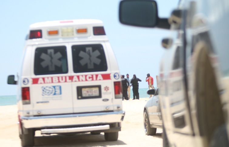 Rescatan a una mujer que estuvo a punto de ahogarse en playa de SJC Rescatan a una mujer que estuvo a punto de ahogarse en playa de SJC
