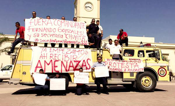 Trabajan bomberos josefinos bajo protesta; piden la destitución del comandante González