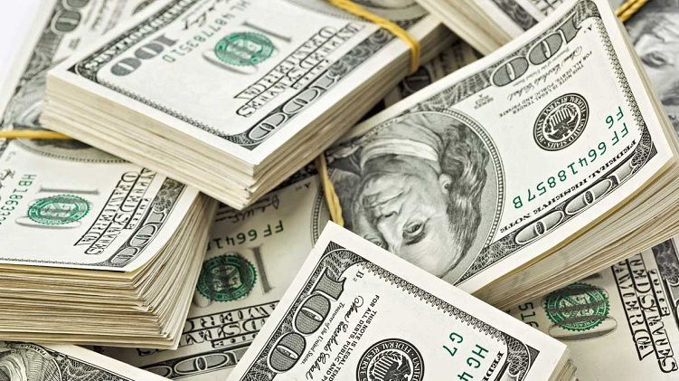 El dólar cierra en $17.28