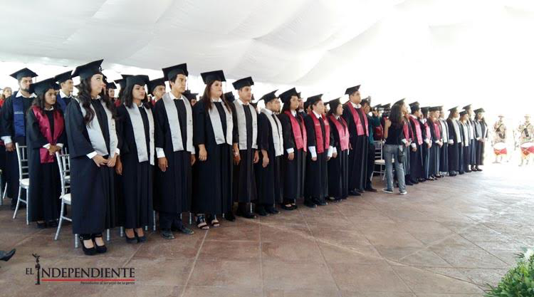 Entrega la UTLP la primer Generación de 91 egresados