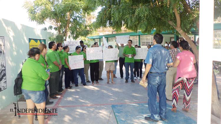 Bajo protesta trabajan los maestros del COBACH plantel 03 Bajo protesta trabajan los maestros del COBACH plantel 03