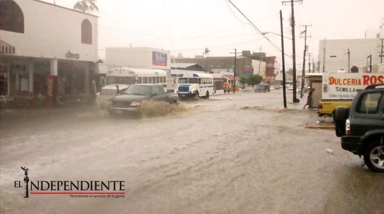 Intensa lluvia desquicia al puerto cabeño
