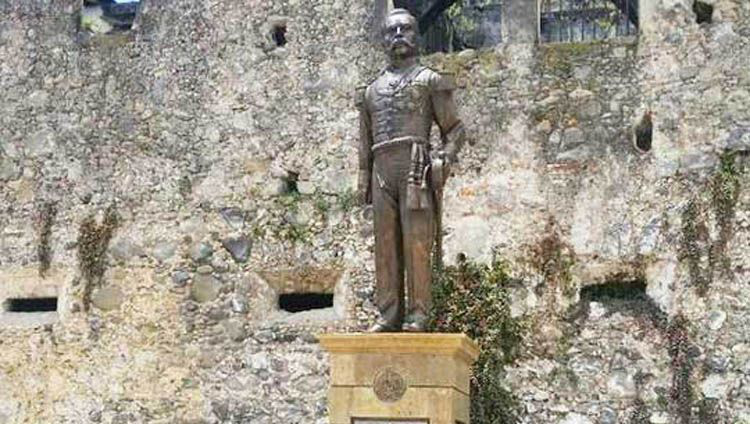 Hoy Martes 01 de Septiembre, fue develada estatua de Porfirio Díaz Hoy Martes 01 de Septiembre, fue develada estatua de Porfirio Díaz