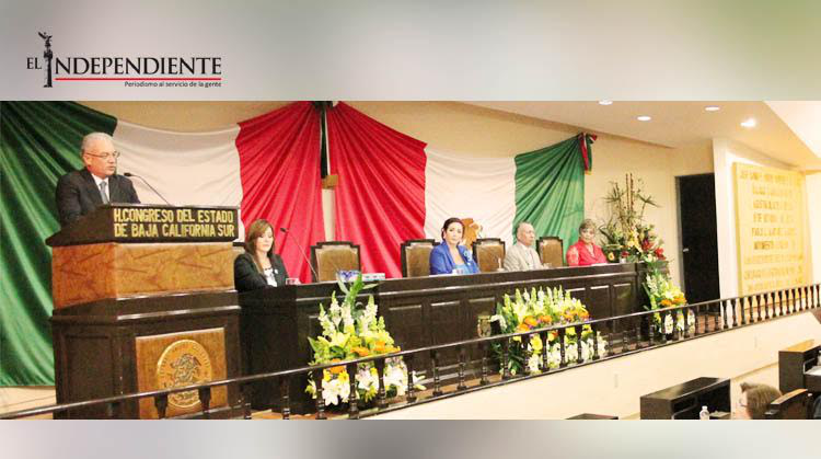 Entregó Marcos Covarrubias Villaseñor al Congreso su IV y último Informe de Gobierno Entregó Marcos Covarrubias Villaseñor al Congreso su IV y último Informe de Gobierno