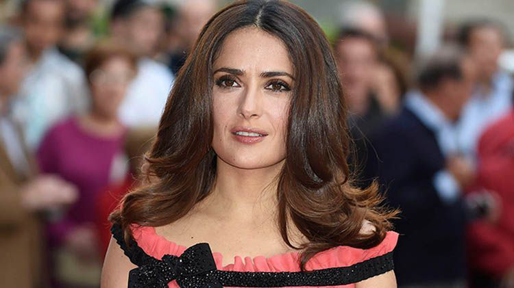 Amplían orden de restricción contra acosadoras de Salma Hayek