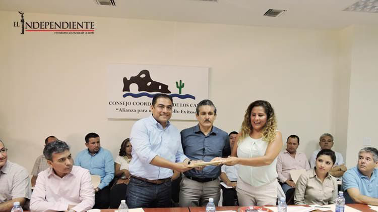 De la Rosa recibe de la Asociación de Recursos Humanos propuestas para Contralor Municipal