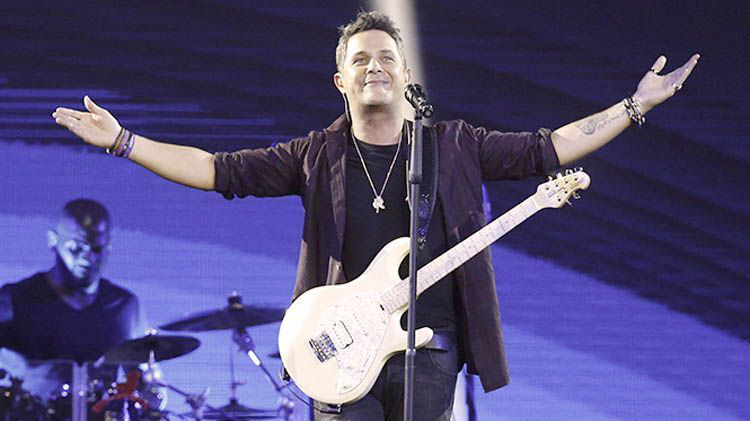 Alejandro Sanz sigue 'pisando fuerte' en España