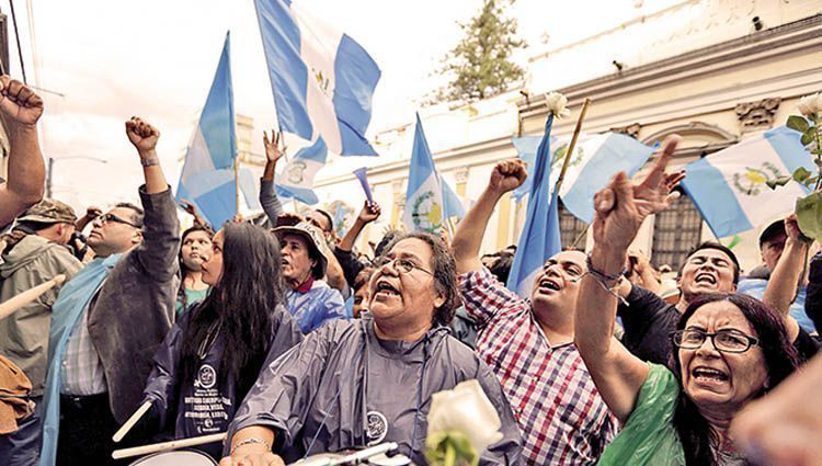 Lucía Mendizábal, la ciudadana que tiró al Presidente de Guatemala Lucía Mendizábal, la ciudadana que tiró al Presidente de Guatemala