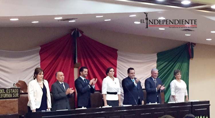 Toma protesta Carlos Mendoza Davis como gobernador de BCS