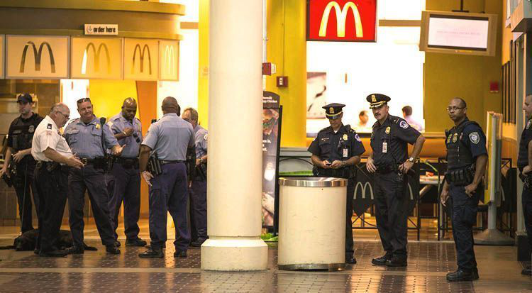 Sujeto apuñala a mujer en estación Union, de Washington