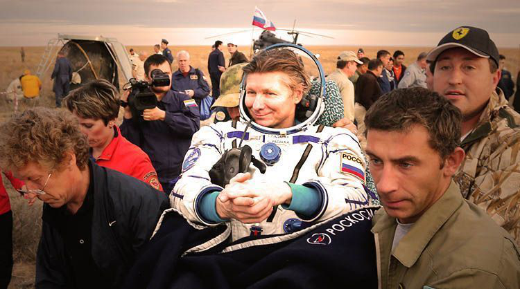 Astronautas de la Estación Espacial regresan a la Tierra; ruso impone récord