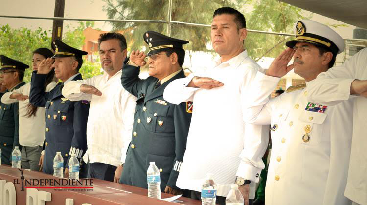 Estrecha lazos de colaboración el Congreso con las Fuerzas Armadas Estrecha lazos de colaboración el Congreso con las Fuerzas Armadas