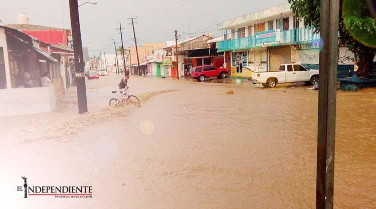 De nuevo...calles inundadas y puerto cerrado por el mal clima