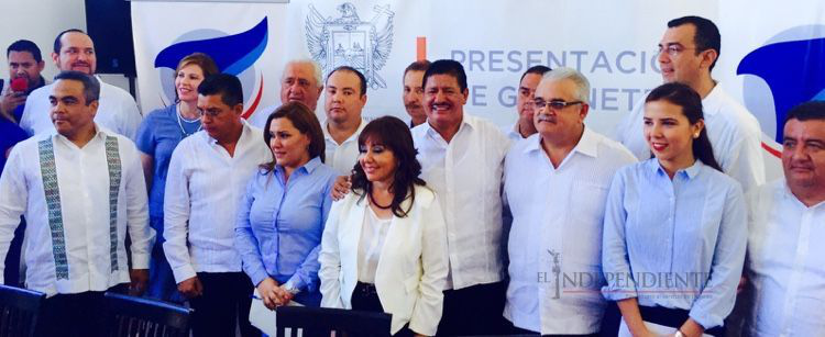 Presentó Armando Martínez Vega su gabinete