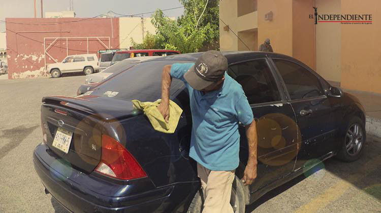 Por medio de credenciales, la autoridad nos tiene controlados: lava carros