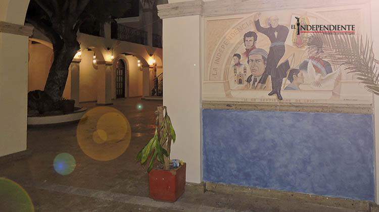 Pintan de azul Palacio Municipal de Los Cabos