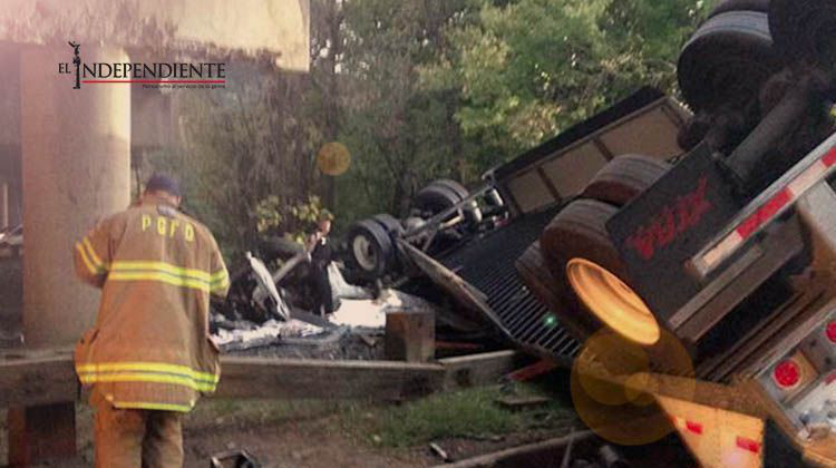 Muere chofer tras caer camión de puente de Maryland Muere chofer tras caer camión de puente de Maryland