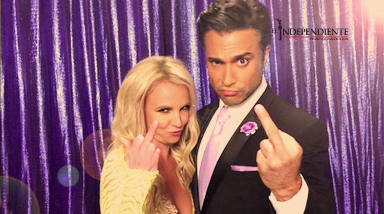 Spears y Camil hacen la 'Britney-señal' Spears y Camil hacen la 'Britney-señal'