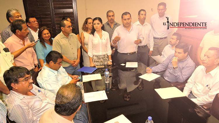 Entregan constancia de registro a candidatos a delegados Entregan constancia de registro a candidatos a delegados