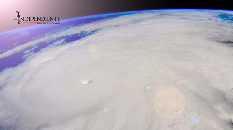 Huracán ‘Patricia’ igual a un auto deportivo impulsado por el motor de un avión