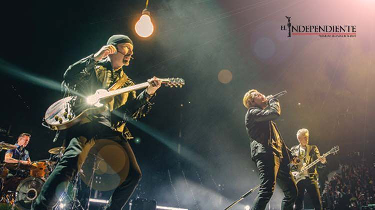 U2, entre bendiciones y plegarias, actúa en Londres U2, entre bendiciones y plegarias, actúa en Londres