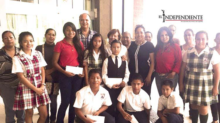 Club Rotario Los Cabos hace entrega de 10 becas a niños de escasos recursos Club Rotario Los Cabos hace entrega de 10 becas a niños de escasos recursos
