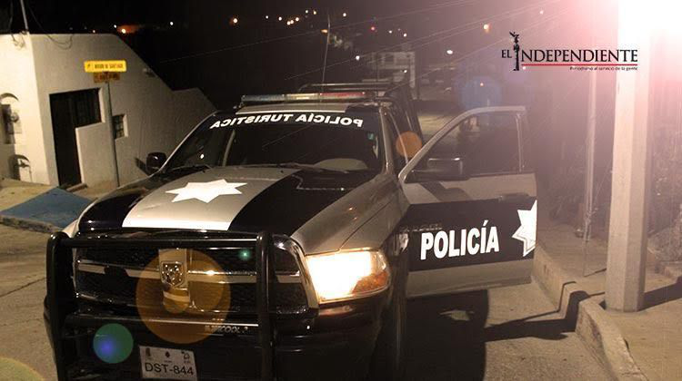 Ya no quiso vivir más, y se clavó un cuchillo en el cuello Ya no quiso vivir más, y se clavó un cuchillo en el cuello