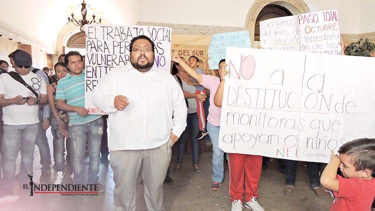 Se manifiestan trabajadores municipales Se manifiestan trabajadores municipales