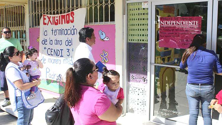 Suspendieron labores padres de familia del CENDI 03 Suspendieron labores padres de familia del CENDI 03