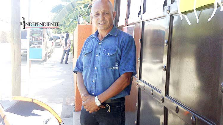 Maestro de secundaria cumple seis días en huelga de hambre Maestro de secundaria cumple seis días en huelga de hambre