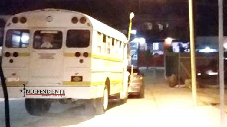 Con picahielos, delincuentes asaltan a chofer y pasajeros de una “pesera” Con picahielos, delincuentes asaltan a chofer y pasajeros de una “pesera”