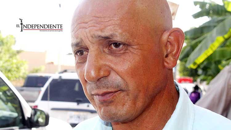 Después de 13 días, maestro de SJC levanta su huelga de hambre Después de 13 días, maestro de SJC levanta su huelga de hambre